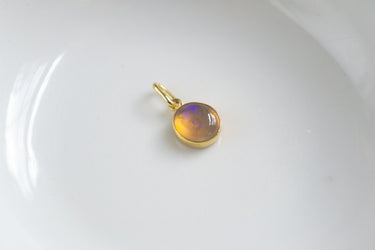 Crystal Pipe Opal solid gold pendant