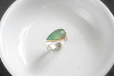 Chrysoprase + 18k Gold Live Edge Ring, size 7
